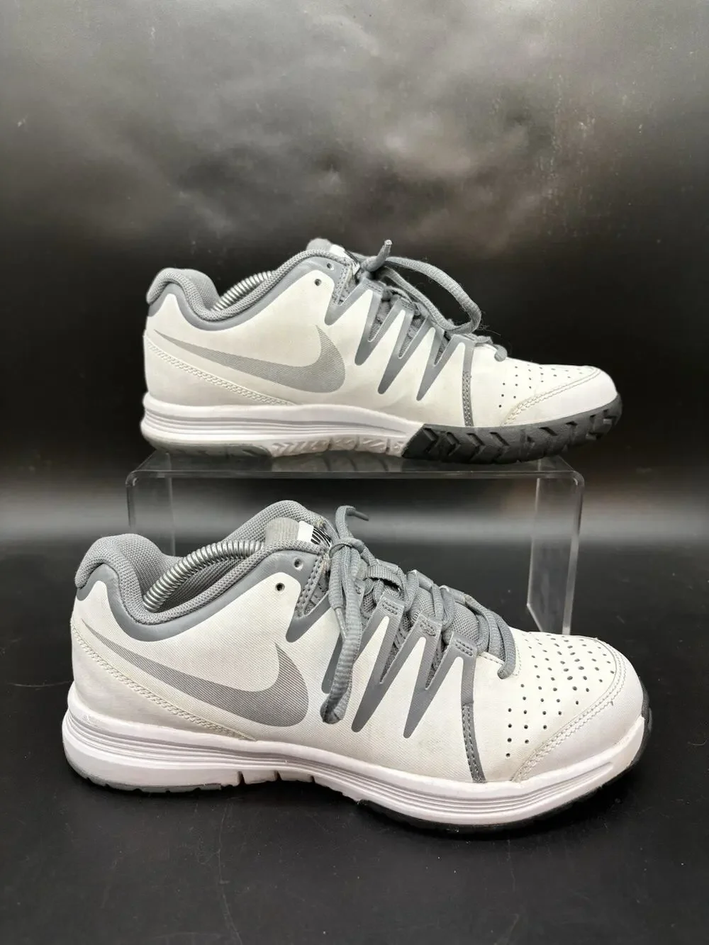Nike Vapor Court Tennis Shoes Womens Size 7 631713-100 Athletic Activewear